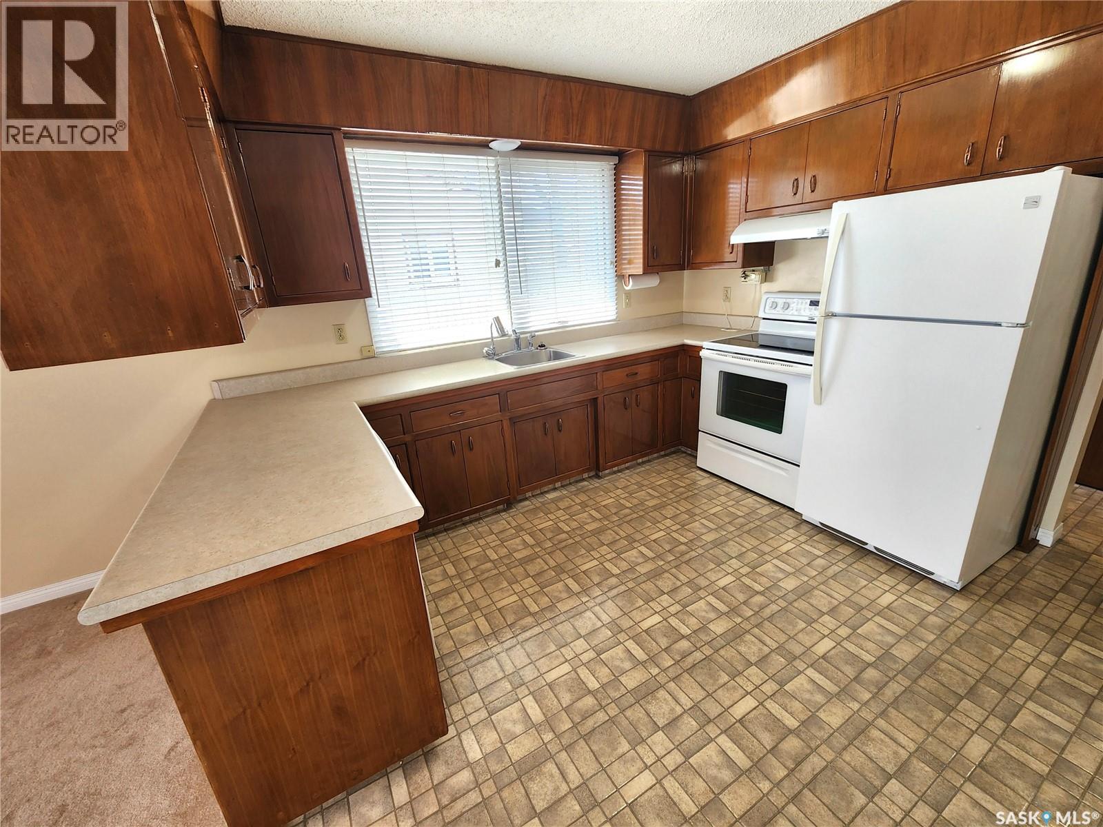 503 1st Avenue E, Lampman, Saskatchewan  S0C 1N0 - Photo 6 - SK033112