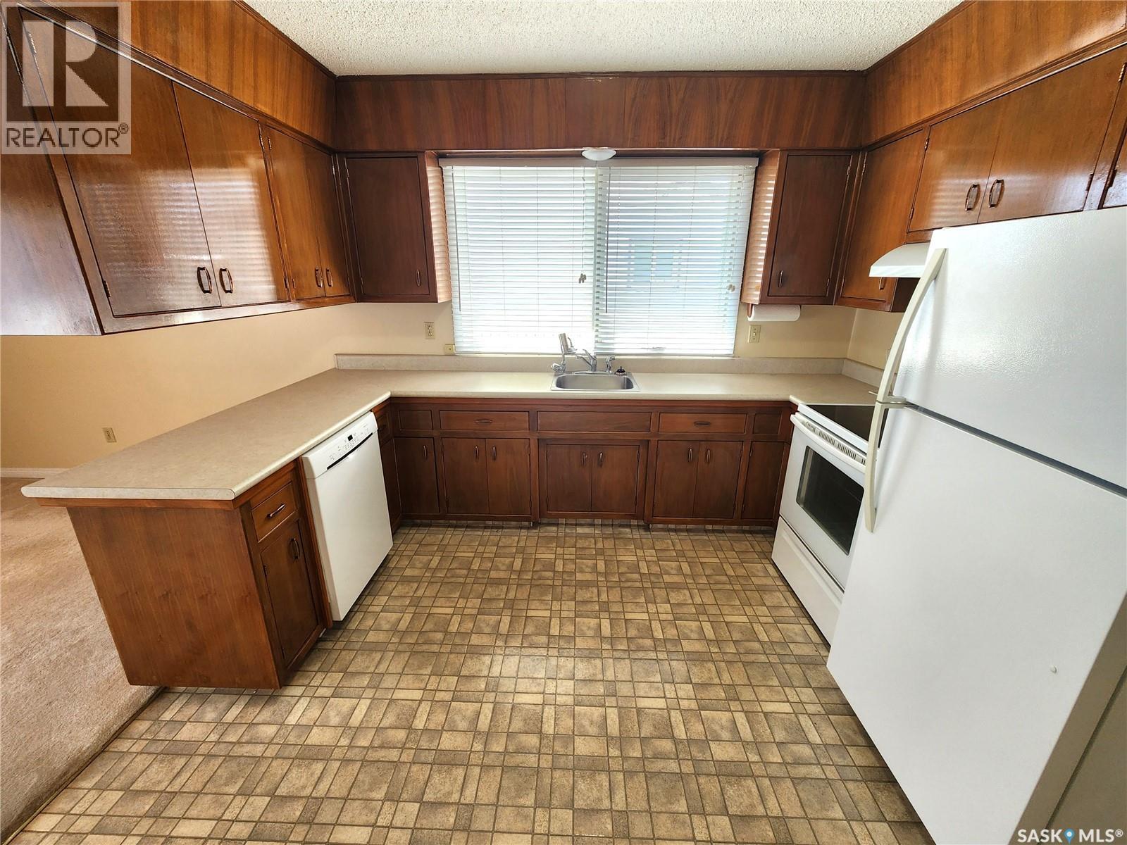 503 1st Avenue E, Lampman, Saskatchewan  S0C 1N0 - Photo 7 - SK033112