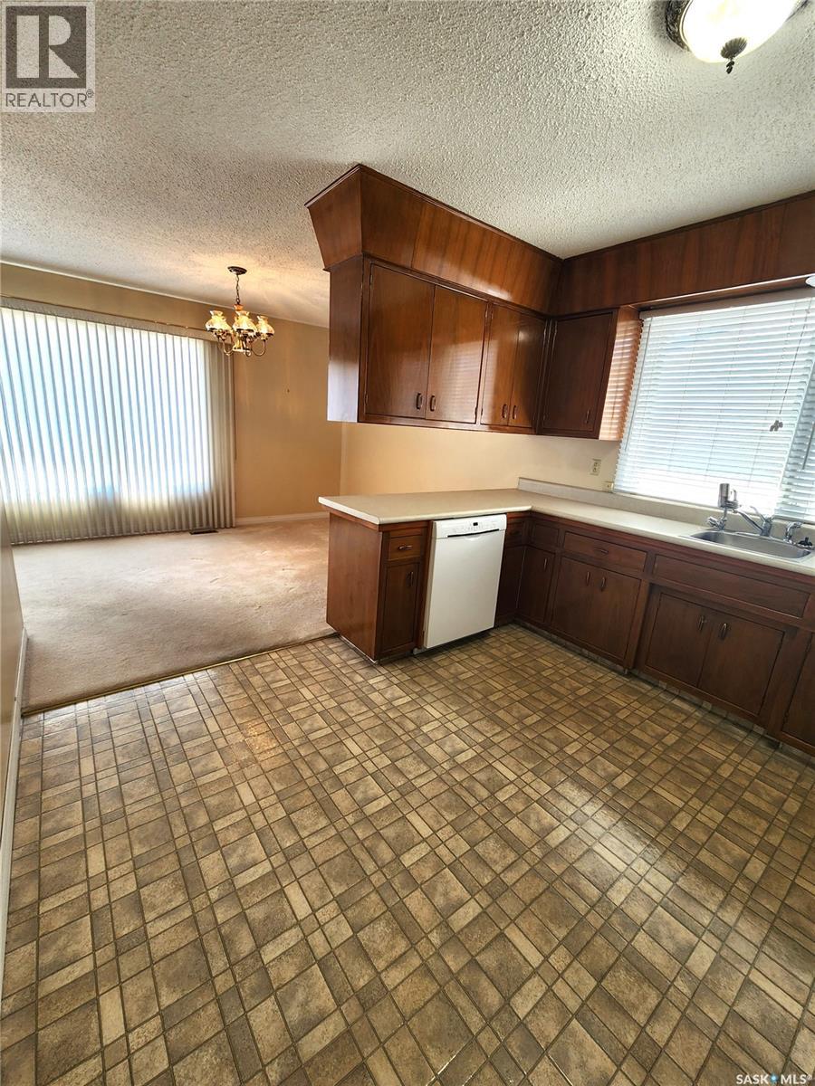 503 1st Avenue E, Lampman, Saskatchewan  S0C 1N0 - Photo 8 - SK033112