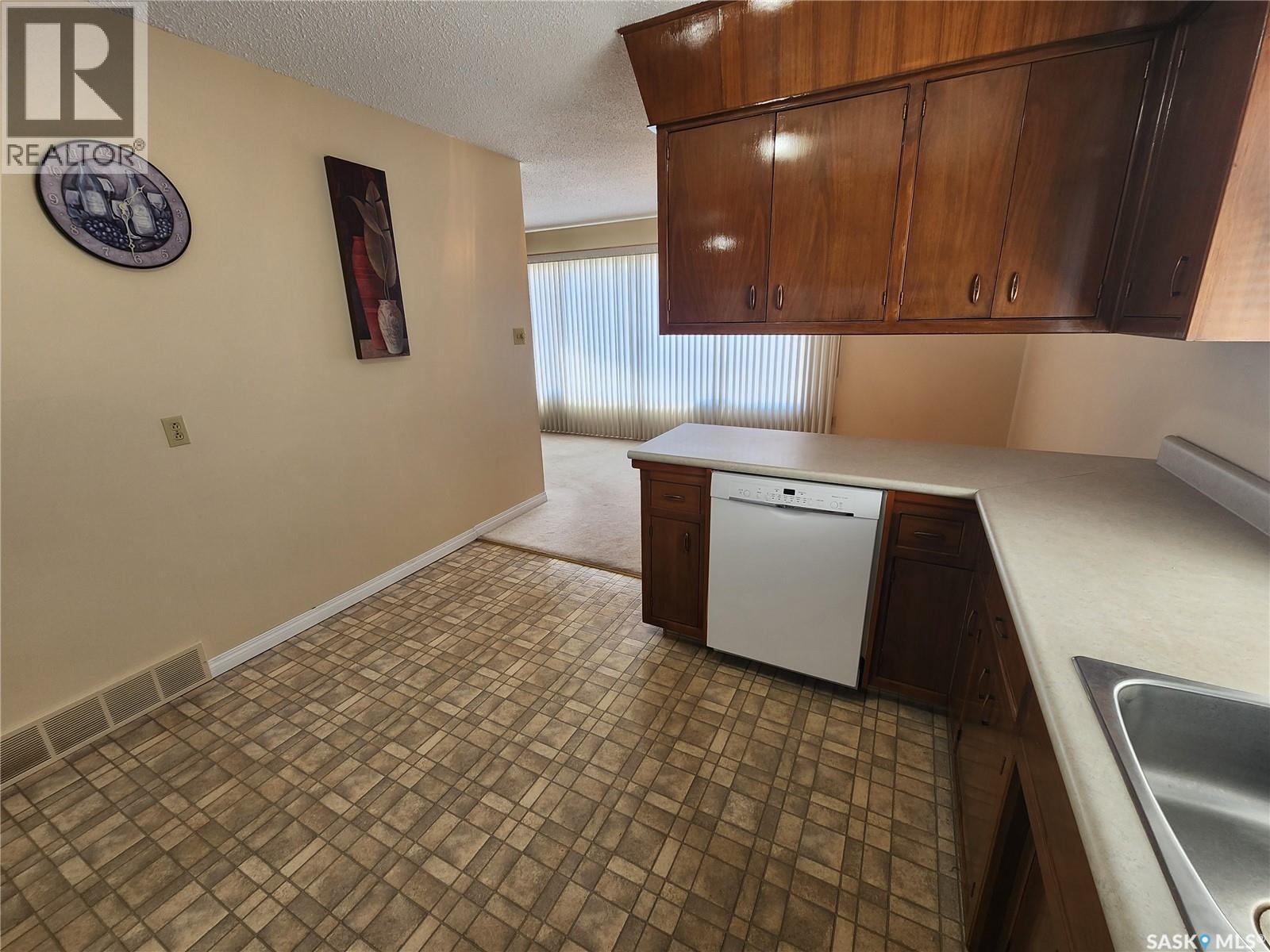 503 1st Avenue E, Lampman, Saskatchewan  S0C 1N0 - Photo 9 - SK033112