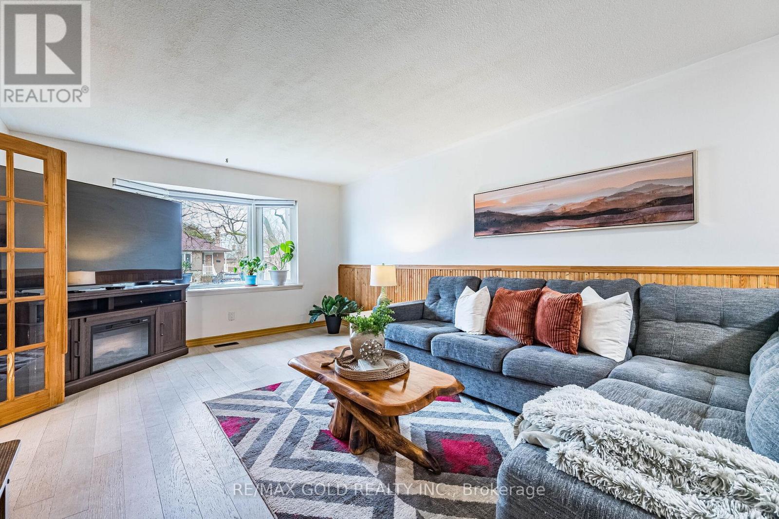 52 Garfield Crescent, Brampton, Ontario  L6V 1V8 - Photo 3 - W13013564