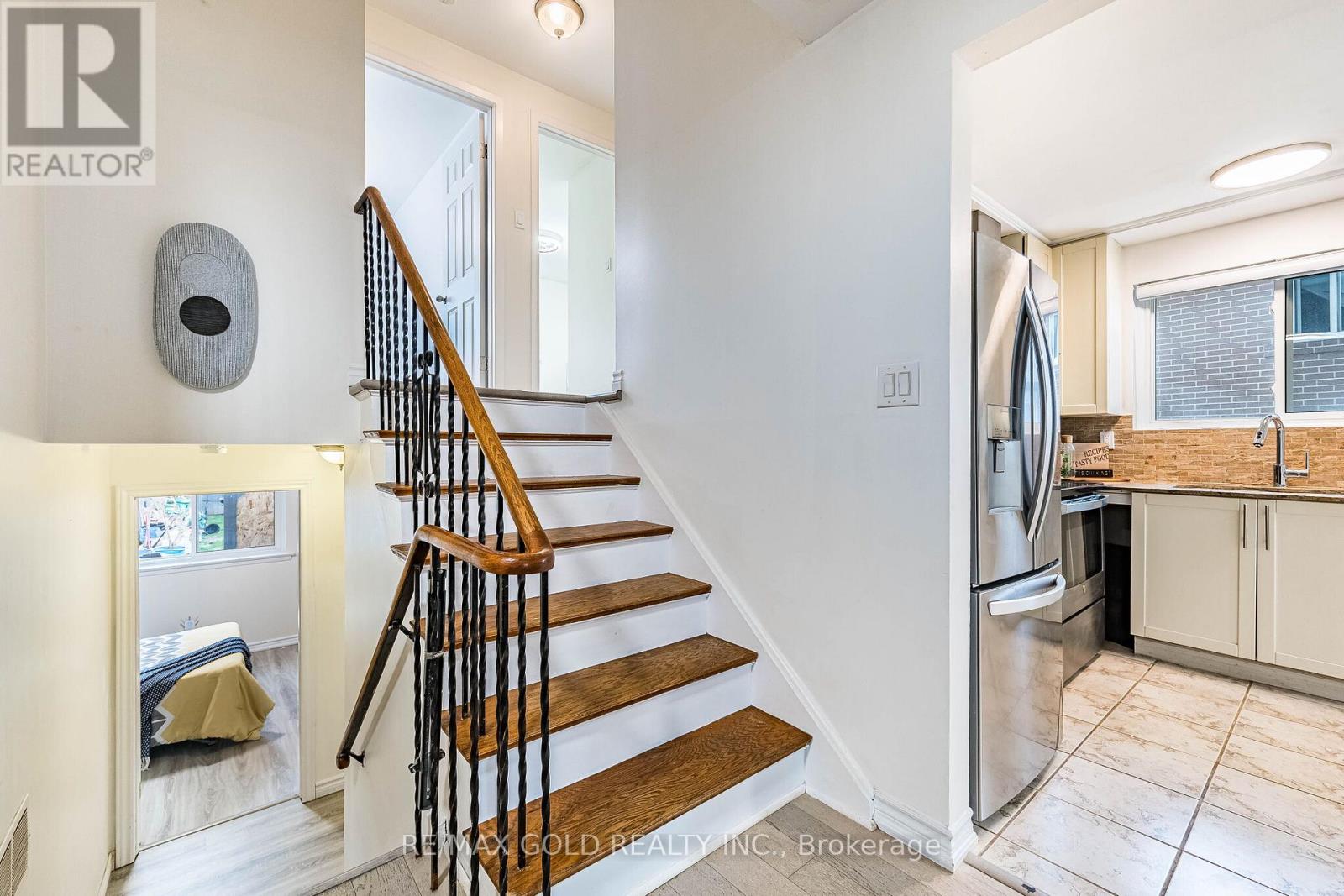 52 Garfield Crescent, Brampton, Ontario  L6V 1V8 - Photo 4 - W13013564