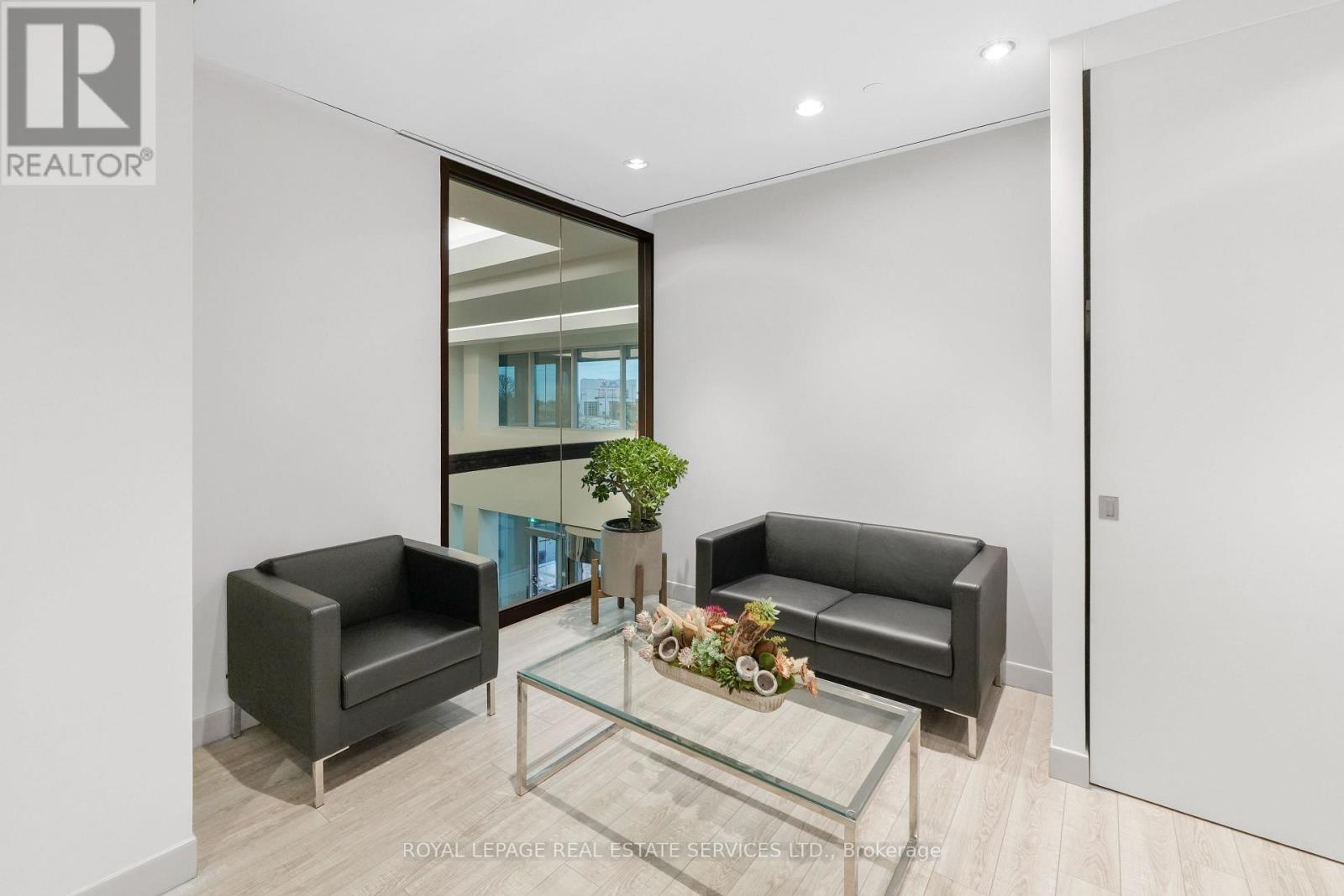 200 - 2020 Winston Park Drive, Oakville, Ontario  L6H 6X7 - Photo 10 - W13013588