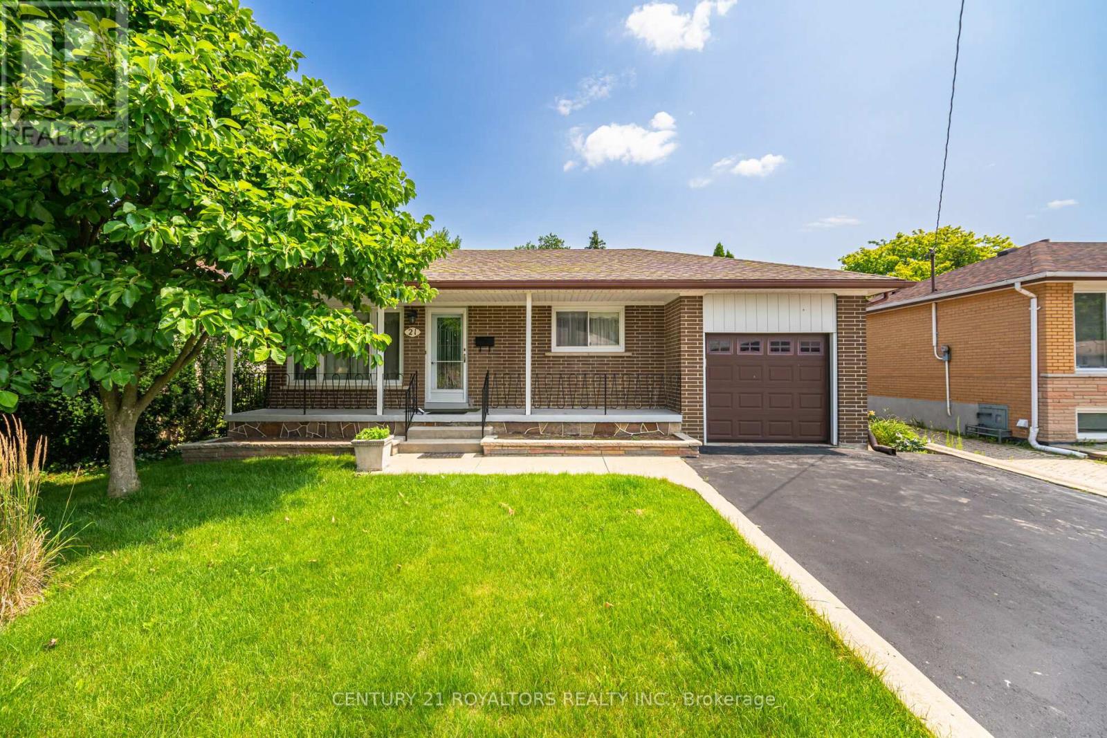 21 Jersey Avenue, Brampton, Ontario  L6W 1L5 - Photo 1 - W13013590