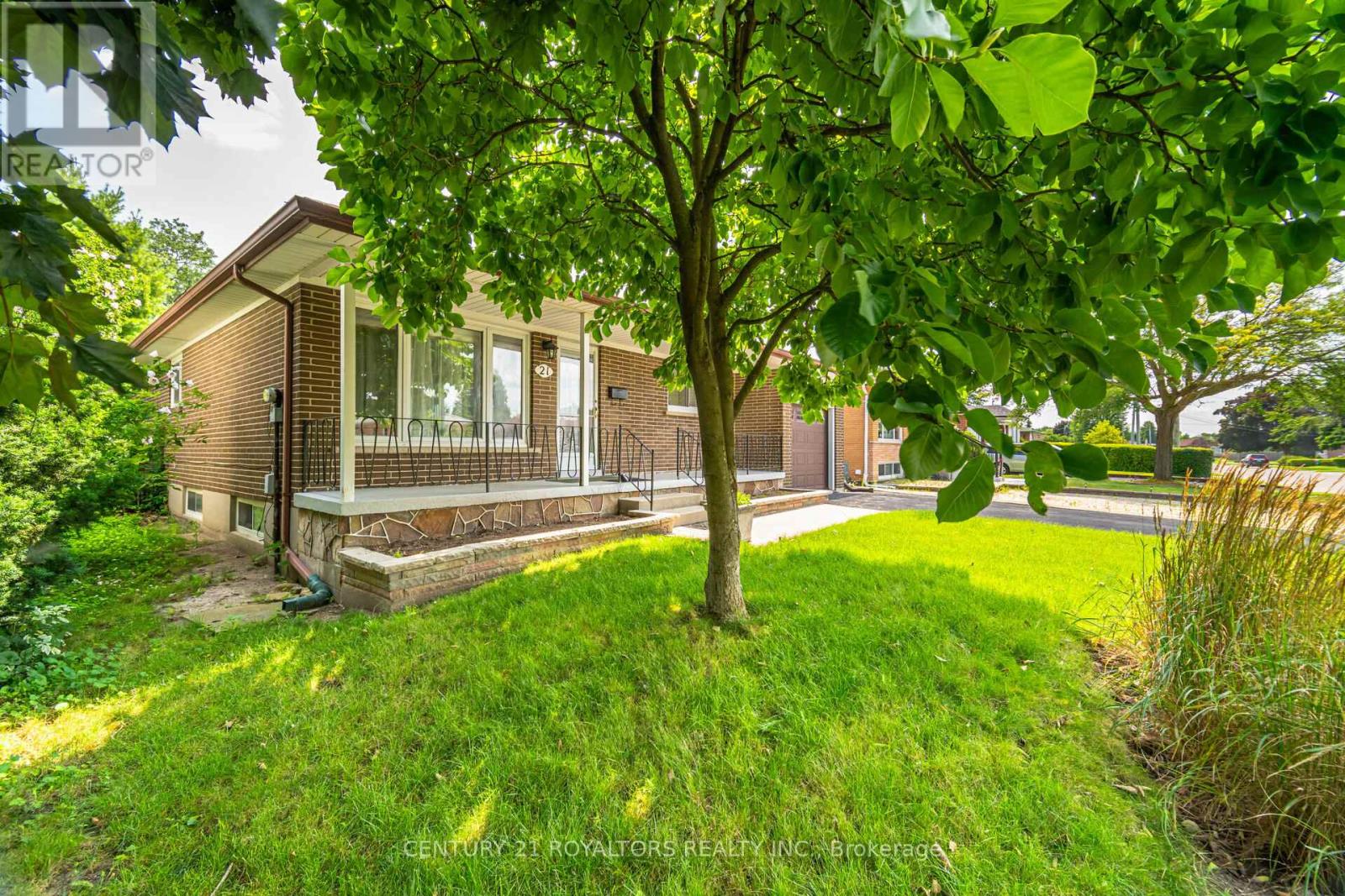 21 Jersey Avenue, Brampton, Ontario  L6W 1L5 - Photo 2 - W13013590