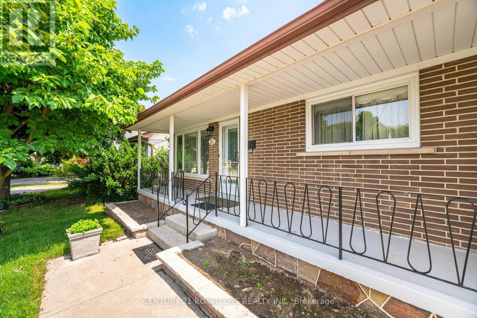 21 Jersey Avenue, Brampton, Ontario  L6W 1L5 - Photo 4 - W13013590