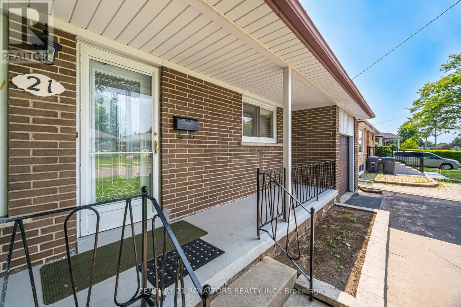 21 Jersey Avenue, Brampton, Ontario  L6W 1L5 - Photo 5 - W13013590