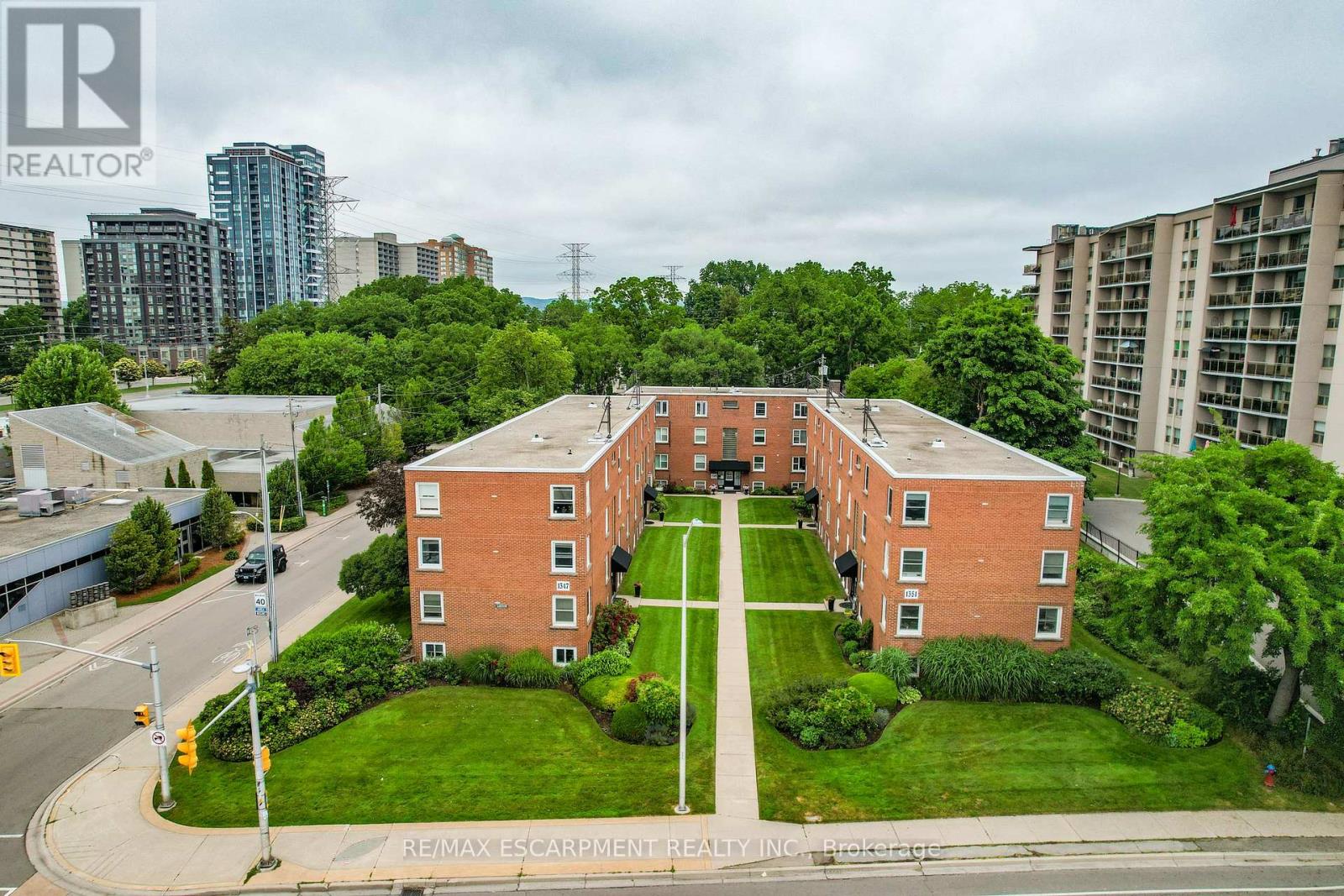 37 - 1347 Lakeshore Road, Burlington, Ontario  L7S 1B1 - Photo 3 - W13013606