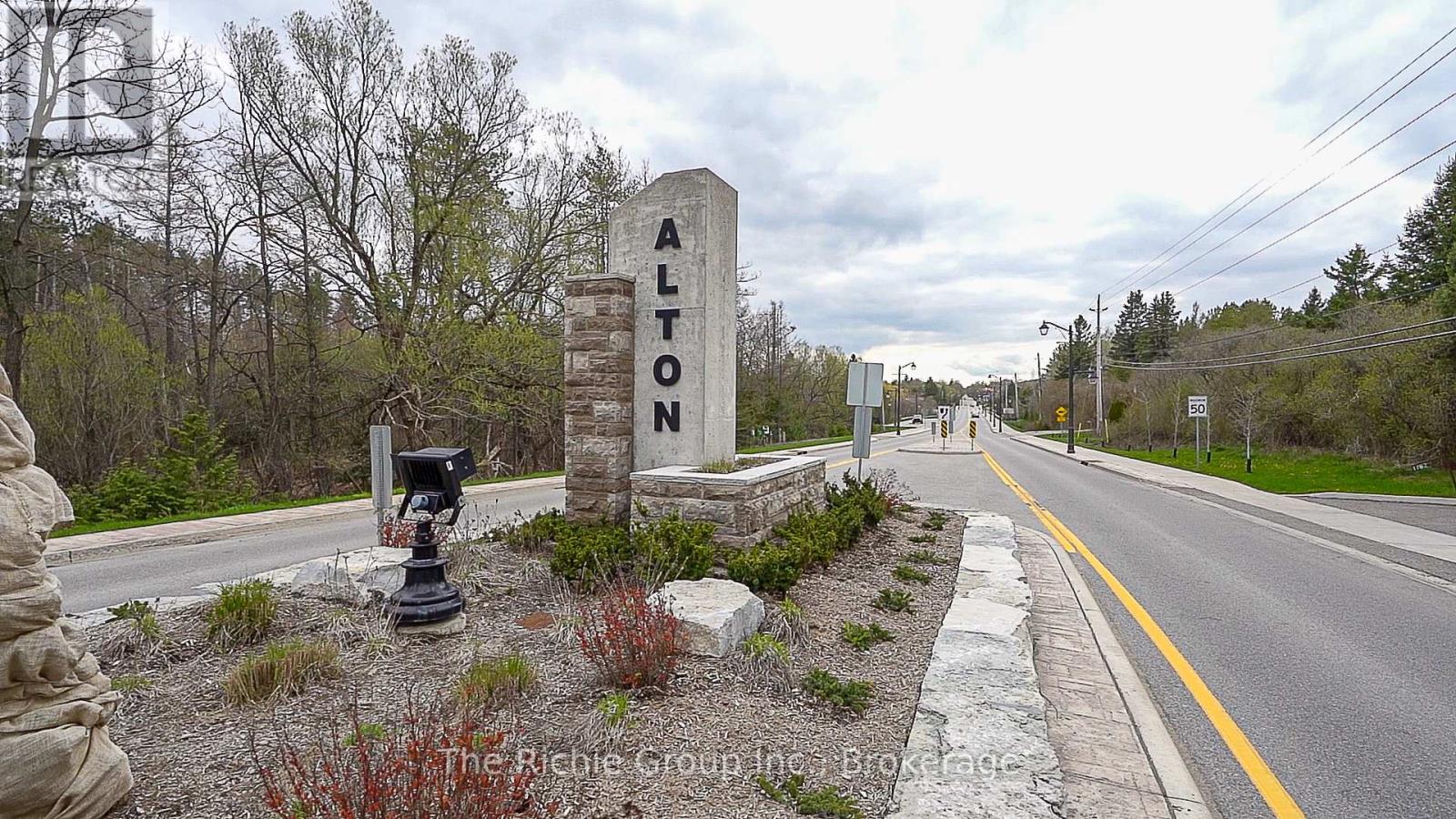 1532 Queen Street, Caledon, Ontario  L7K 0C2 - Photo 5 - W13013694