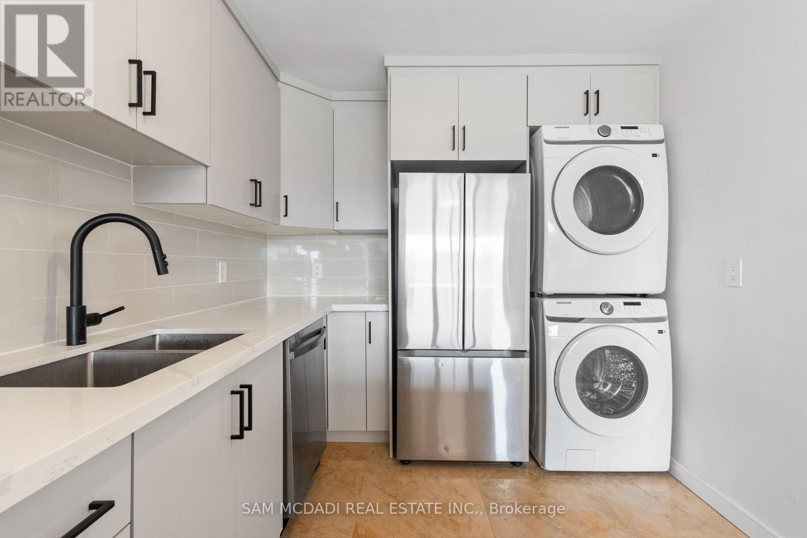 1018 Burnhamthorpe Road E, Mississauga, Ontario  L4Y 2X6 - Photo 5 - W13013728