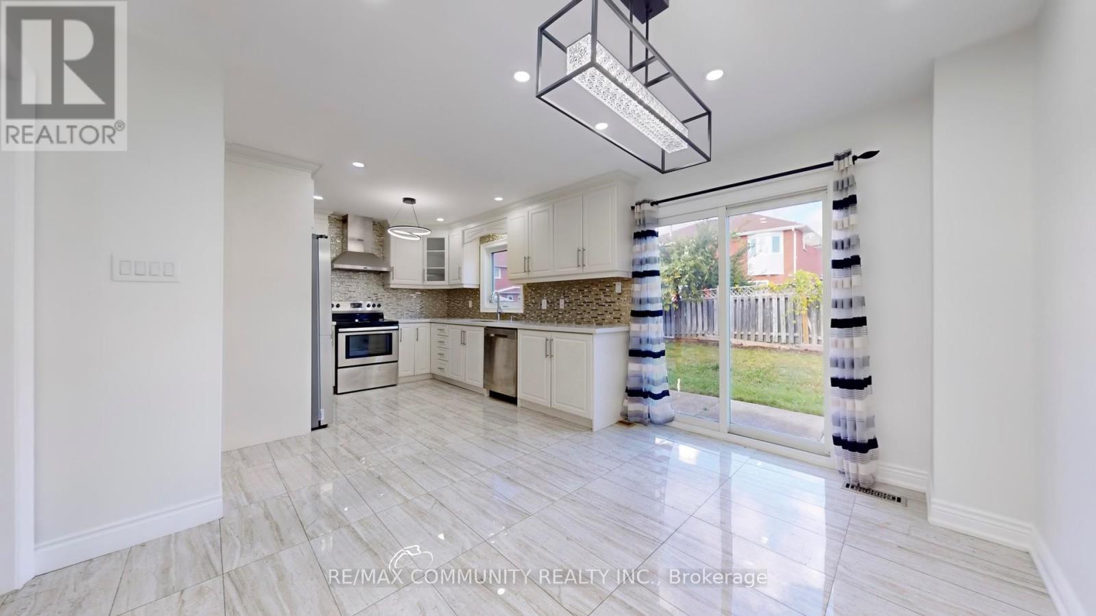 Main Fl - 32 Faywood Drive, Brampton, Ontario  L6Y 4K3 - Photo 10 - W13013770