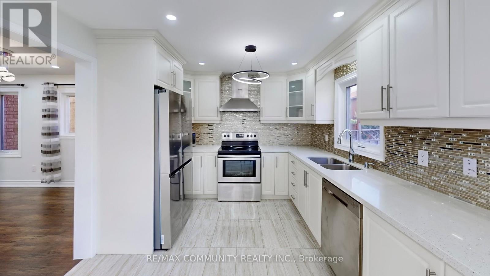 Main Fl - 32 Faywood Drive, Brampton, Ontario  L6Y 4K3 - Photo 11 - W13013770