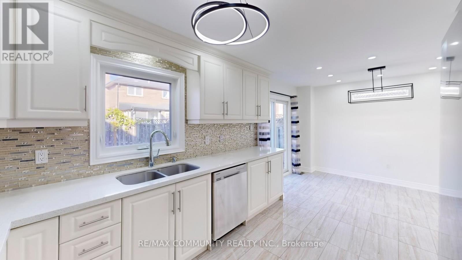 Main Fl - 32 Faywood Drive, Brampton, Ontario  L6Y 4K3 - Photo 13 - W13013770