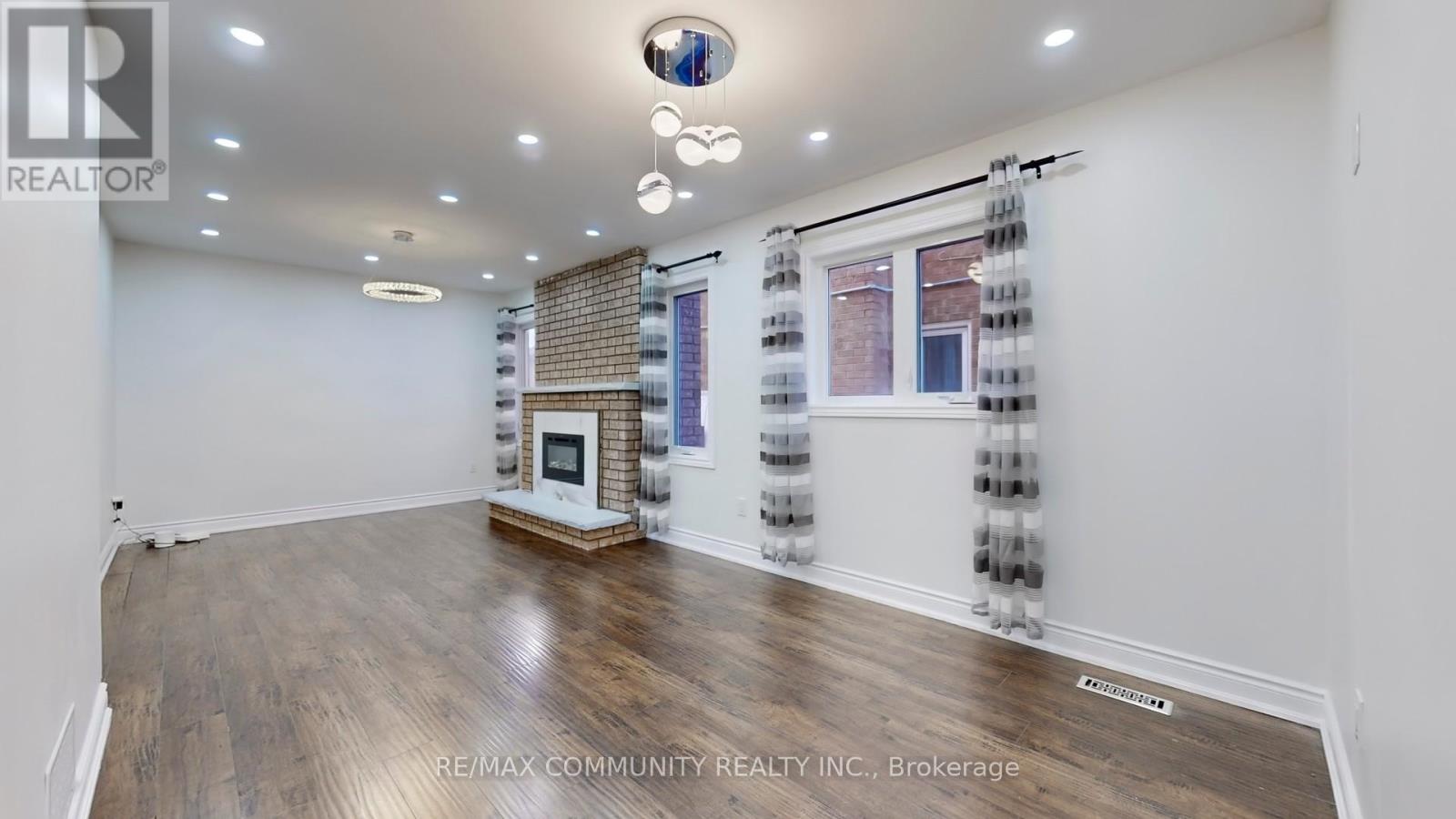 Main Fl - 32 Faywood Drive, Brampton, Ontario  L6Y 4K3 - Photo 4 - W13013770