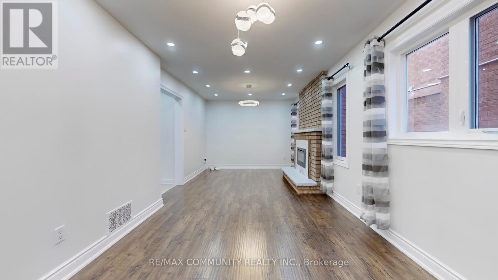 Main Fl - 32 Faywood Drive, Brampton, Ontario  L6Y 4K3 - Photo 5 - W13013770