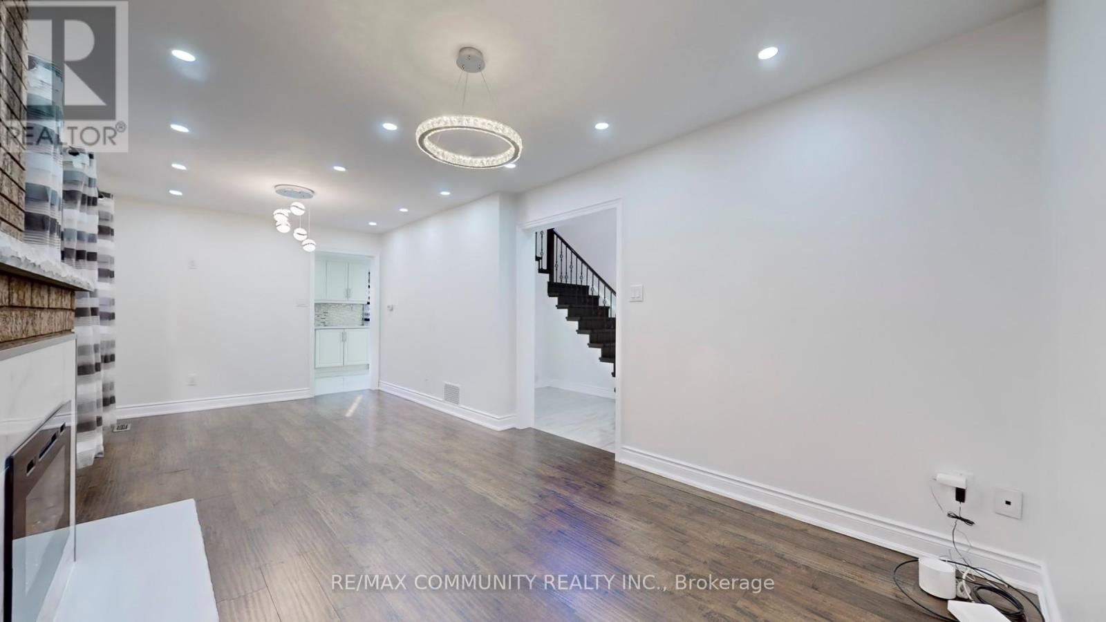 Main Fl - 32 Faywood Drive, Brampton, Ontario  L6Y 4K3 - Photo 6 - W13013770