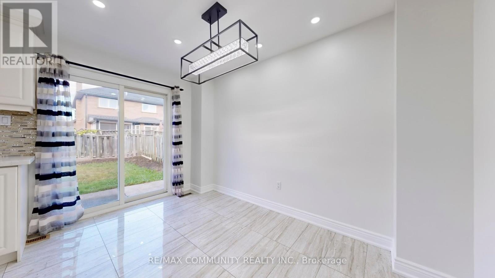 Main Fl - 32 Faywood Drive, Brampton, Ontario  L6Y 4K3 - Photo 8 - W13013770