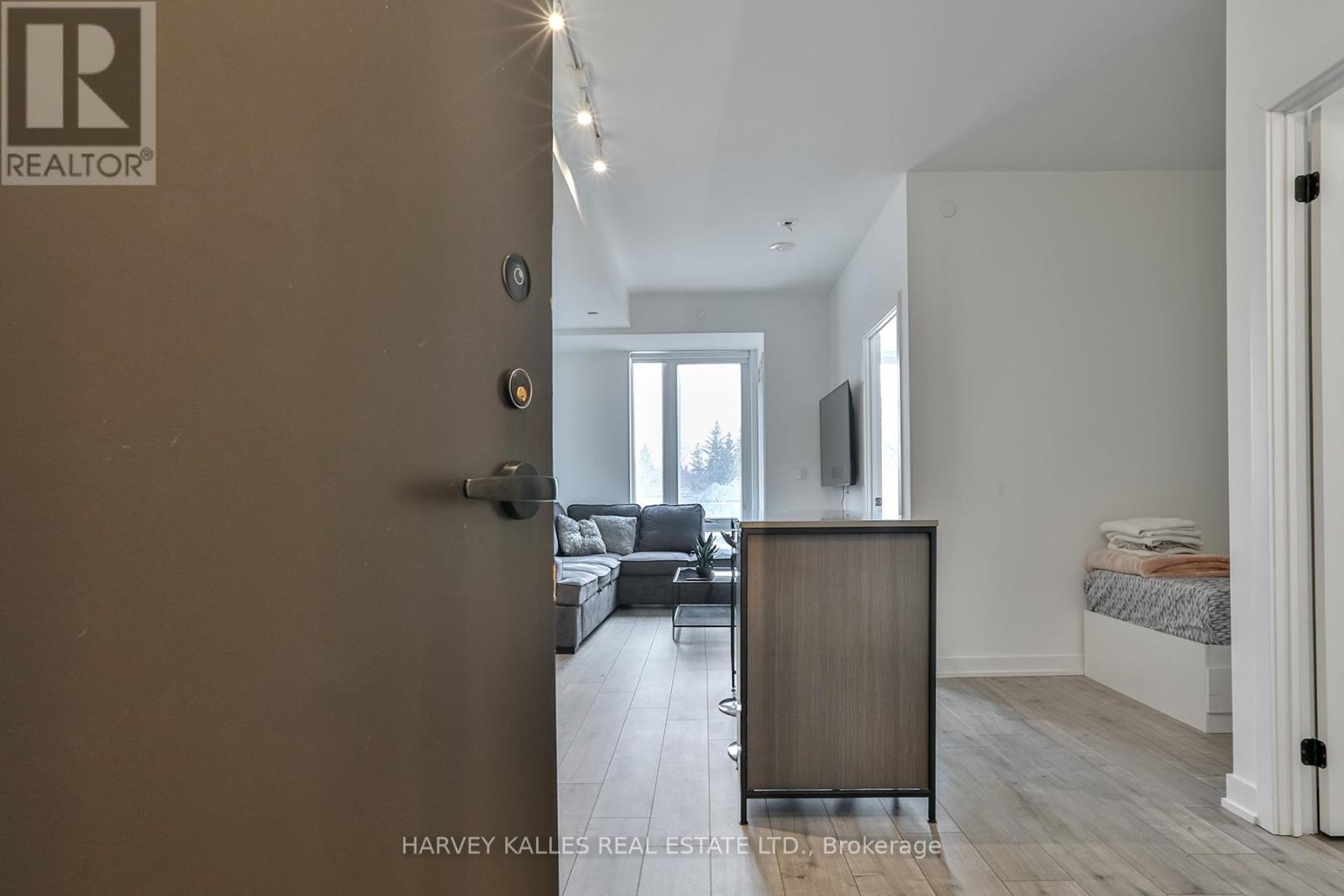 206 - 215 LAKESHORE ROAD W, Mississauga, Ontario