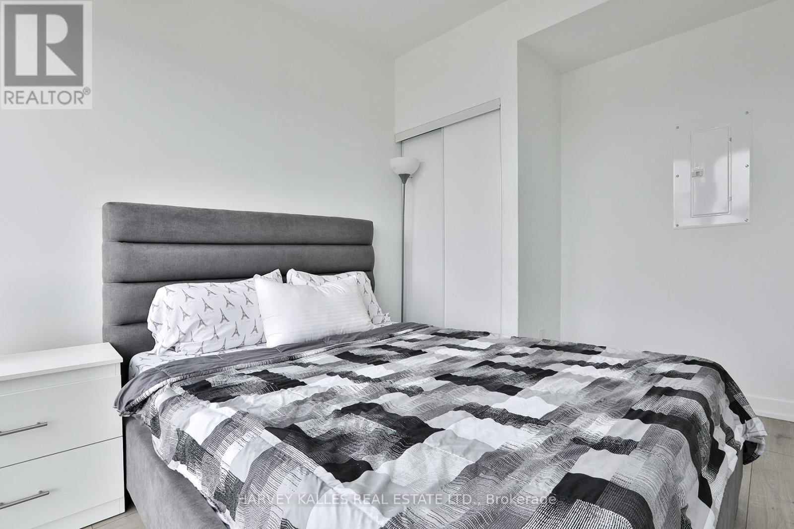 206 - 215 Lakeshore Road W, Mississauga, Ontario  L5H 1G5 - Photo 17 - W13013776