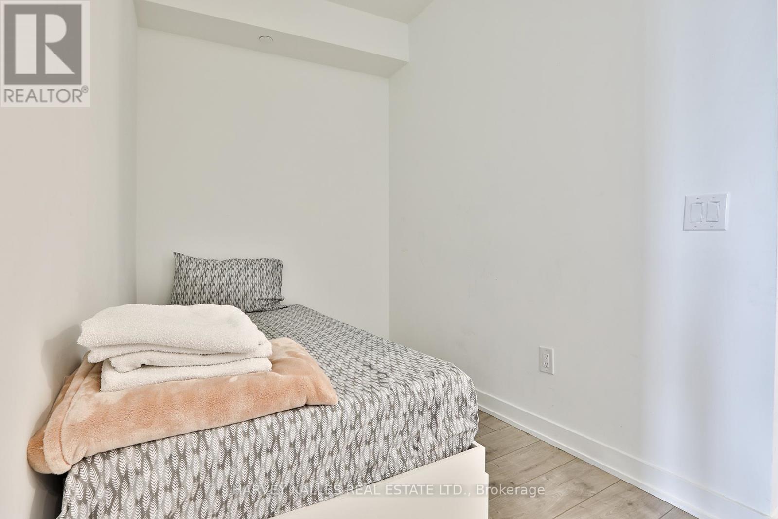 206 - 215 Lakeshore Road W, Mississauga, Ontario  L5H 1G5 - Photo 18 - W13013776