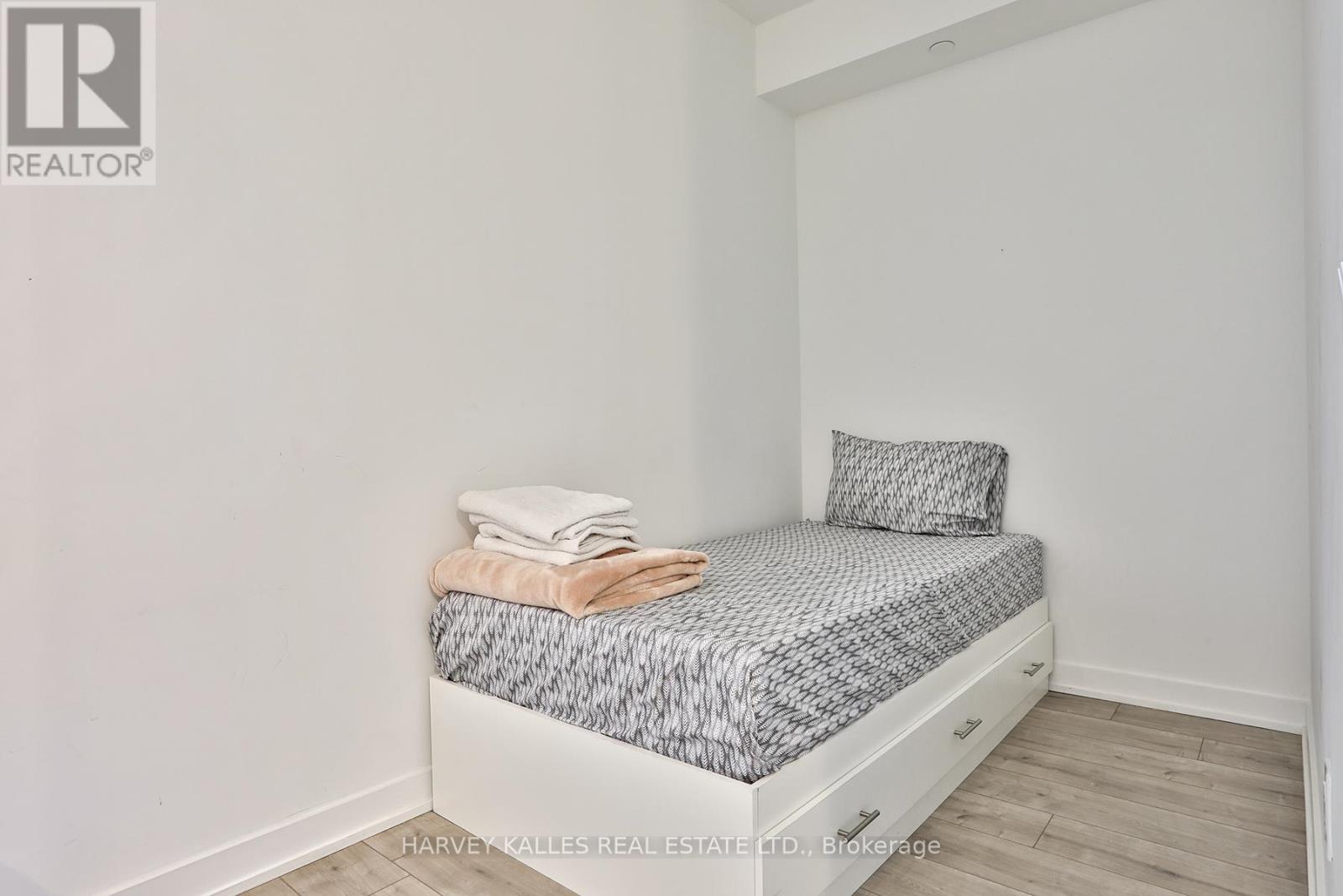 206 - 215 Lakeshore Road W, Mississauga, Ontario  L5H 1G5 - Photo 19 - W13013776