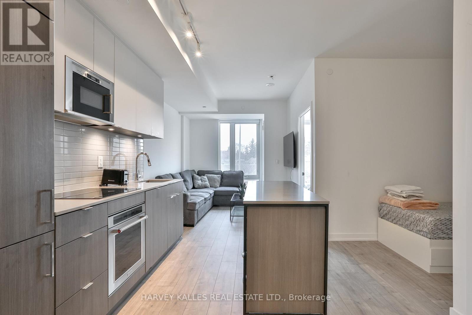 206 - 215 Lakeshore Road W, Mississauga, Ontario  L5H 1G5 - Photo 3 - W13013776