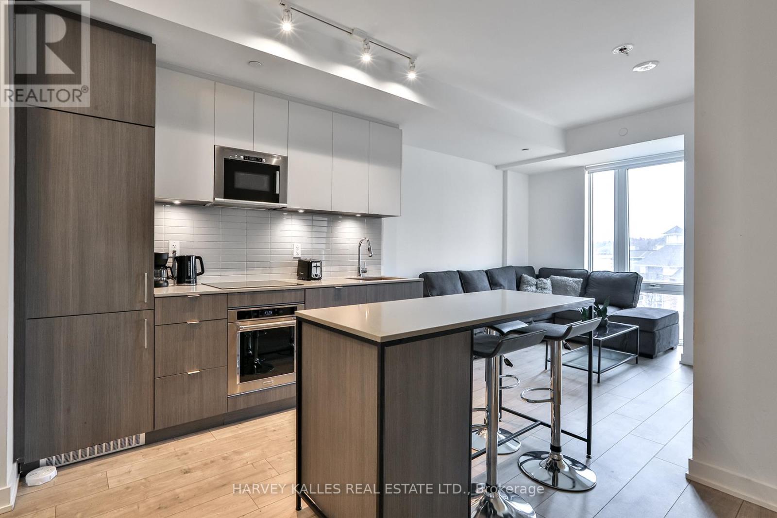 206 - 215 Lakeshore Road W, Mississauga, Ontario  L5H 1G5 - Photo 4 - W13013776