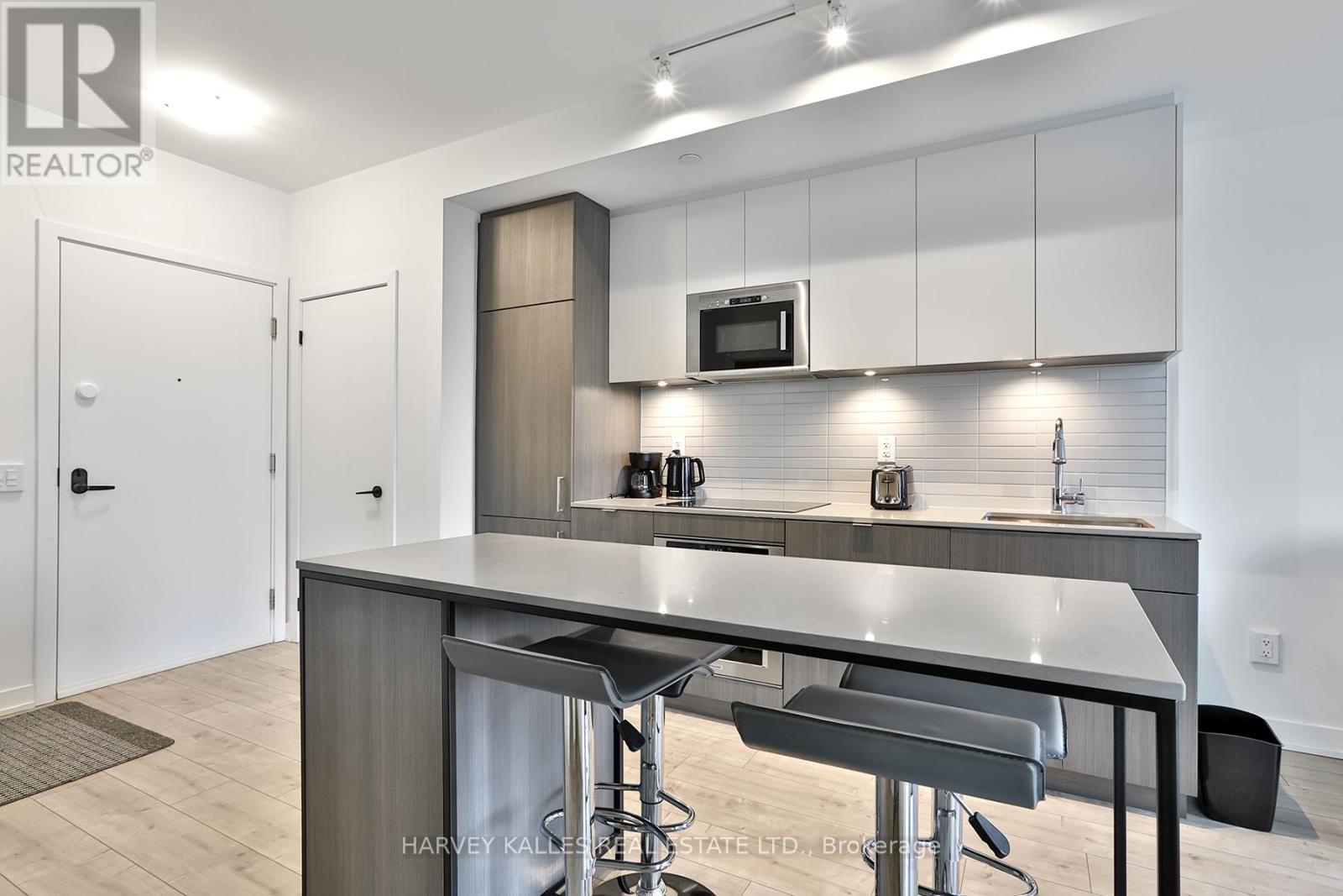 206 - 215 Lakeshore Road W, Mississauga, Ontario  L5H 1G5 - Photo 6 - W13013776