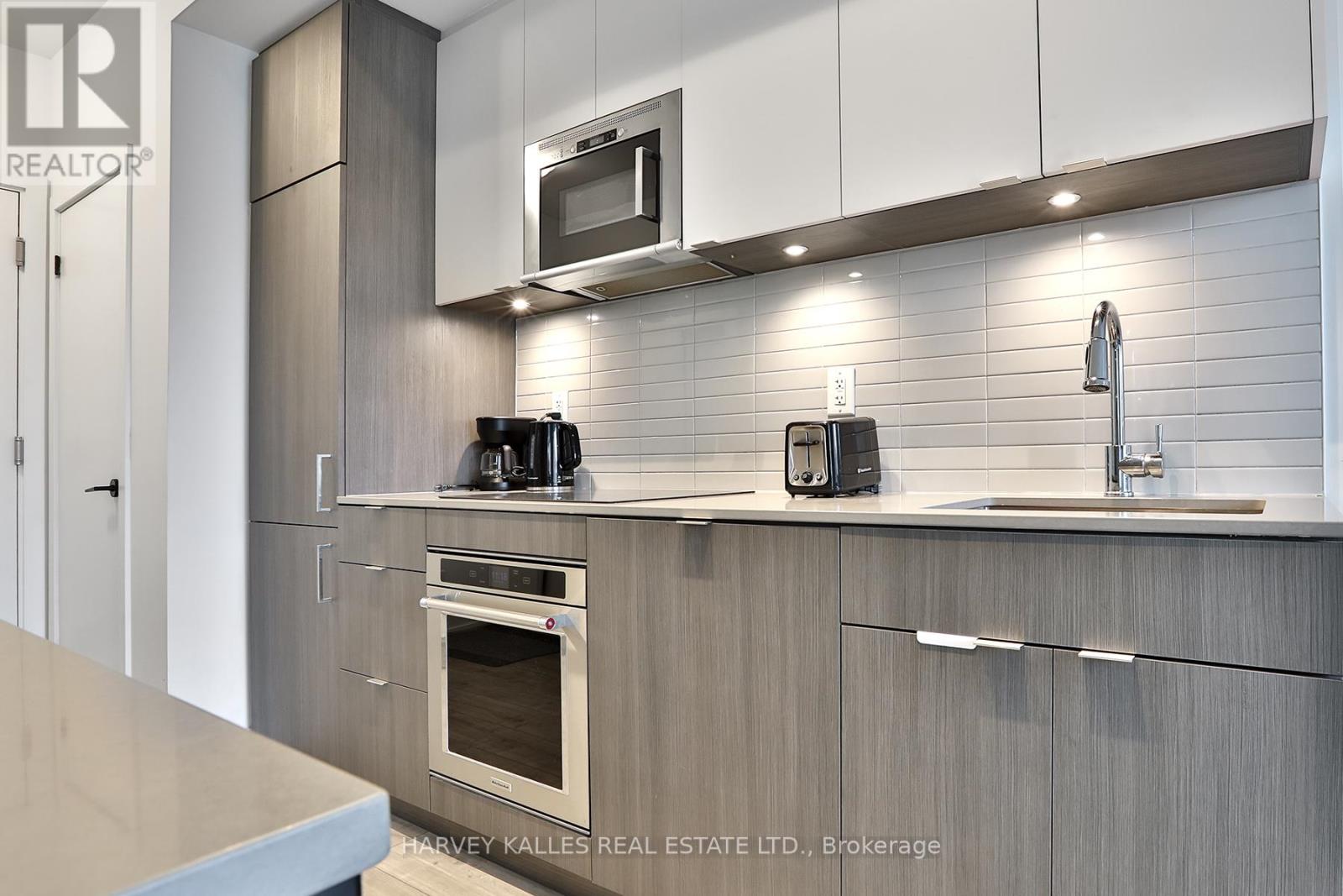 206 - 215 Lakeshore Road W, Mississauga, Ontario  L5H 1G5 - Photo 8 - W13013776