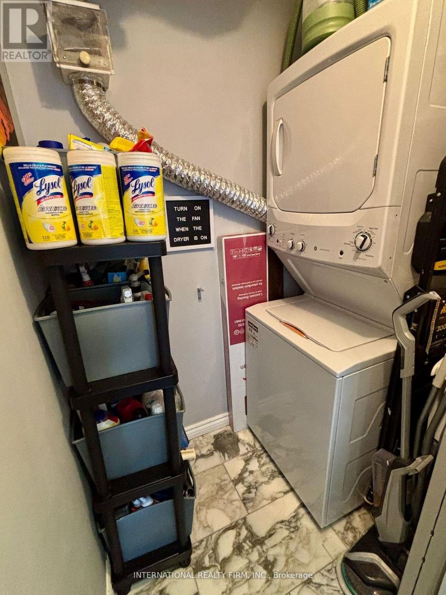 2310 - 145 Hillcrest Avenue E, Mississauga (Cooksville), Ontario  L5B 3Z1 - Photo 2 - W13013792