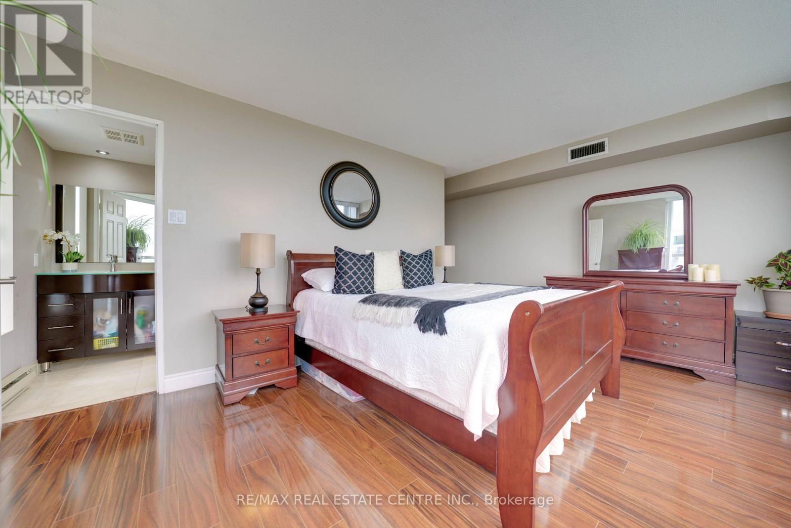 2104 - 4470 Tucana Court, Mississauga (Hurontario), Ontario  L5R 3K8 - Photo 17 - W13013862