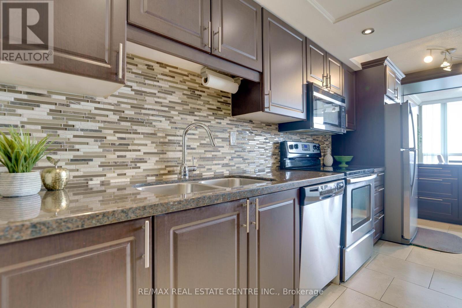 2104 - 4470 Tucana Court, Mississauga (Hurontario), Ontario  L5R 3K8 - Photo 9 - W13013862