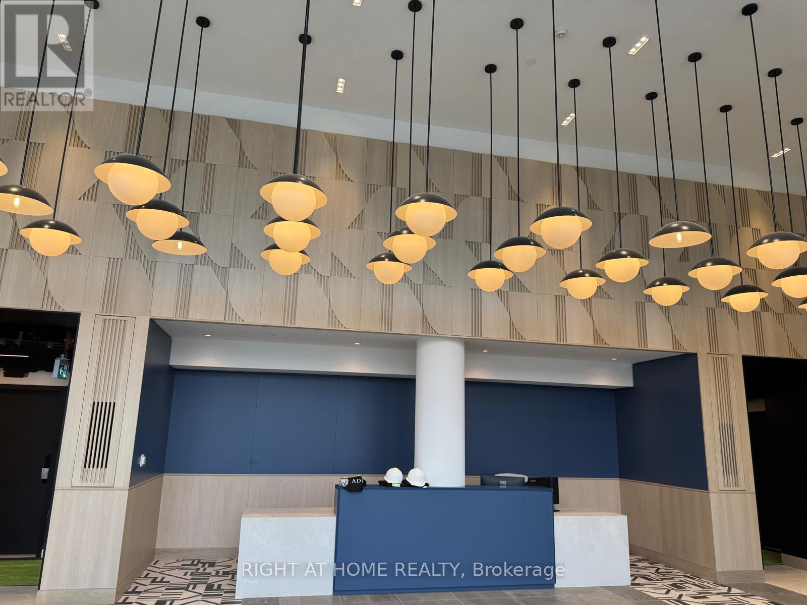 C906 - 4878 Powers Common, Burlington, Ontario  L7M 2B4 - Photo 2 - W13013868