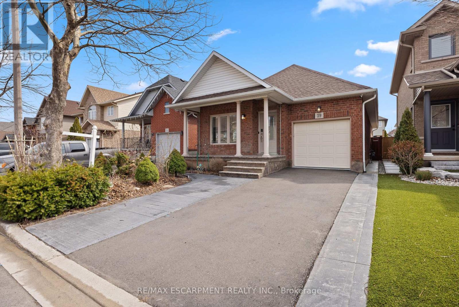 39 Mckibbon Avenue, Hamilton, Ontario  L0R 1P0 - Photo 3 - X13013708