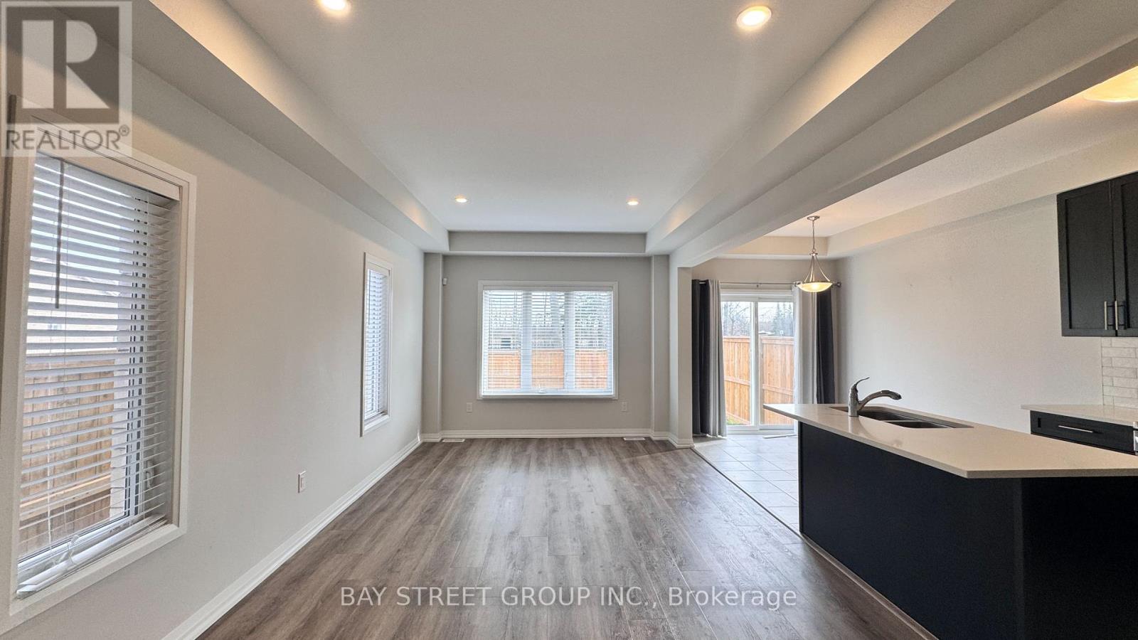 9348 White Oak Avenue, Niagara Falls, Ontario  L2G 3P6 - Photo 4 - X13013730