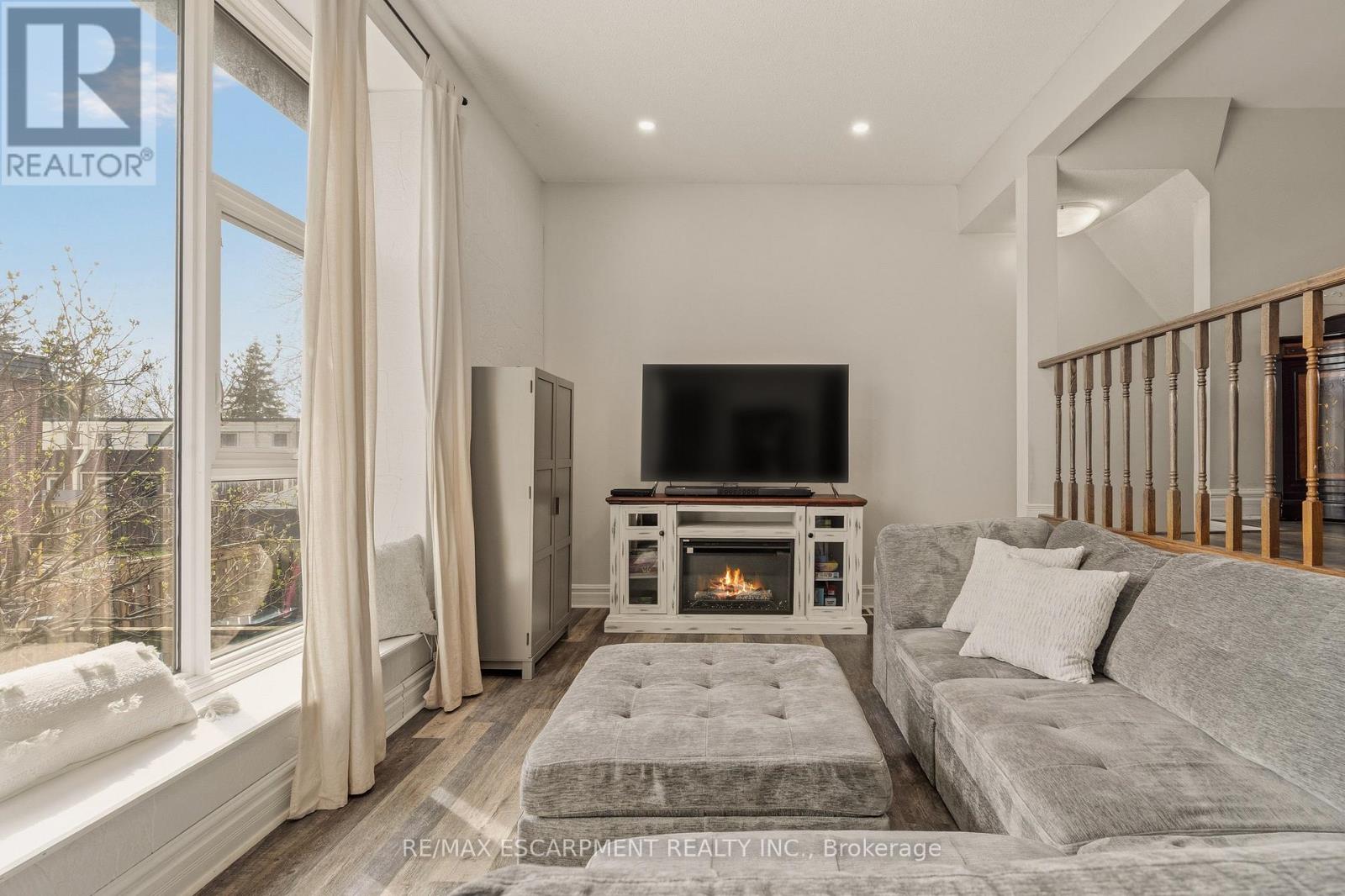 6 - 23 Watsons Lane, Hamilton, Ontario  L9H 5G9 - Photo 6 - X13013800