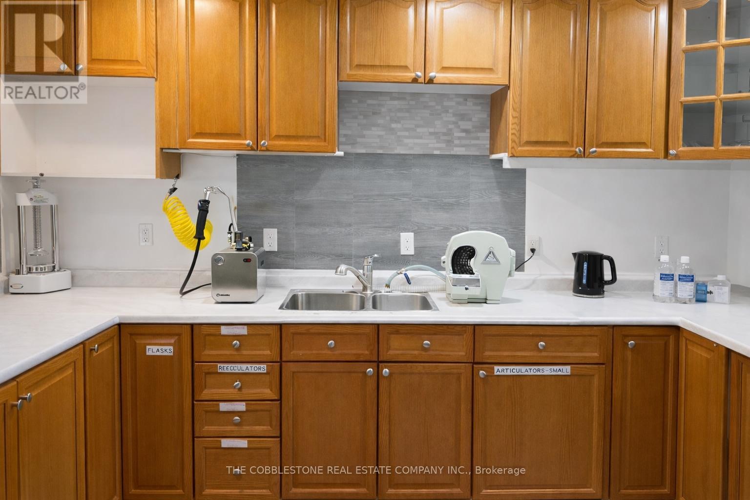 Unknown Address, ,    - Photo 4 - X13013802