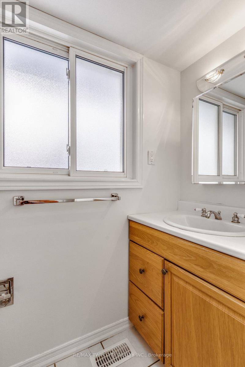 111 Manor Drive, Kitchener, Ontario  N2A 2T9 - Photo 19 - X13013864