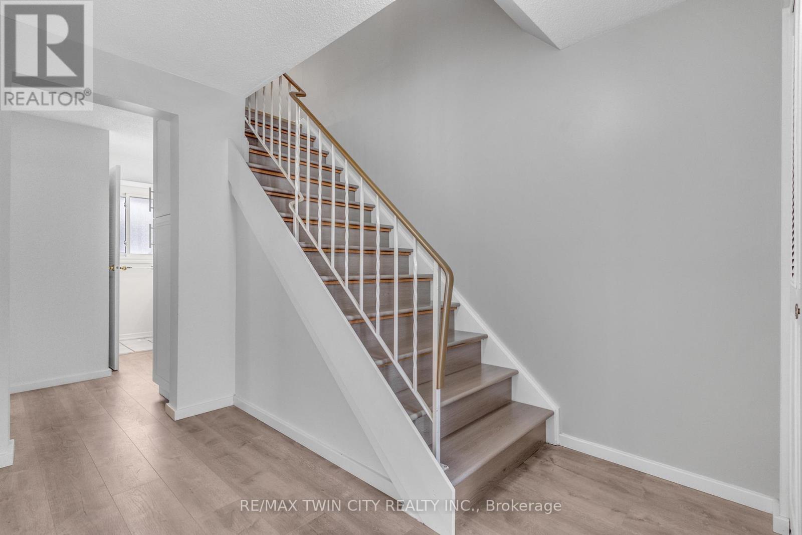 111 Manor Drive, Kitchener, Ontario  N2A 2T9 - Photo 4 - X13013864