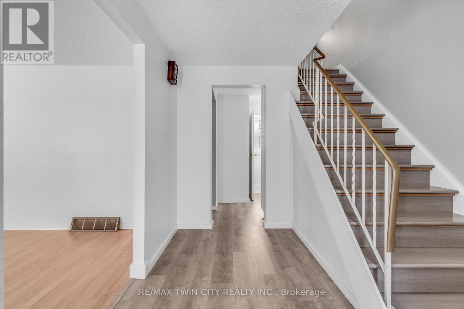 111 Manor Drive, Kitchener, Ontario  N2A 2T9 - Photo 5 - X13013864