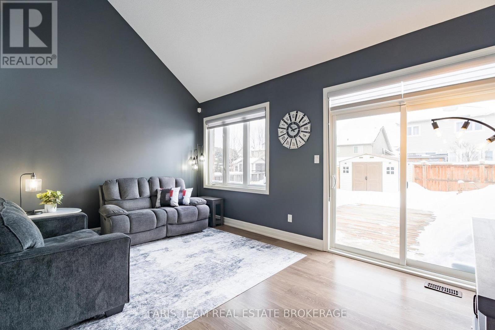 461 Greenwood Drive, Essa, Ontario  L3W 0R4 - Photo 13 - N12978606