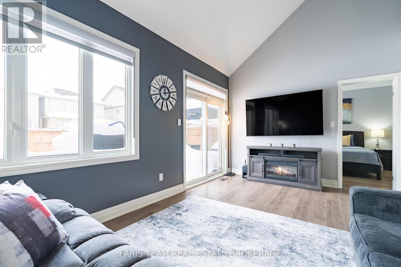 461 Greenwood Drive, Essa, Ontario  L3W 0R4 - Photo 16 - N12978606