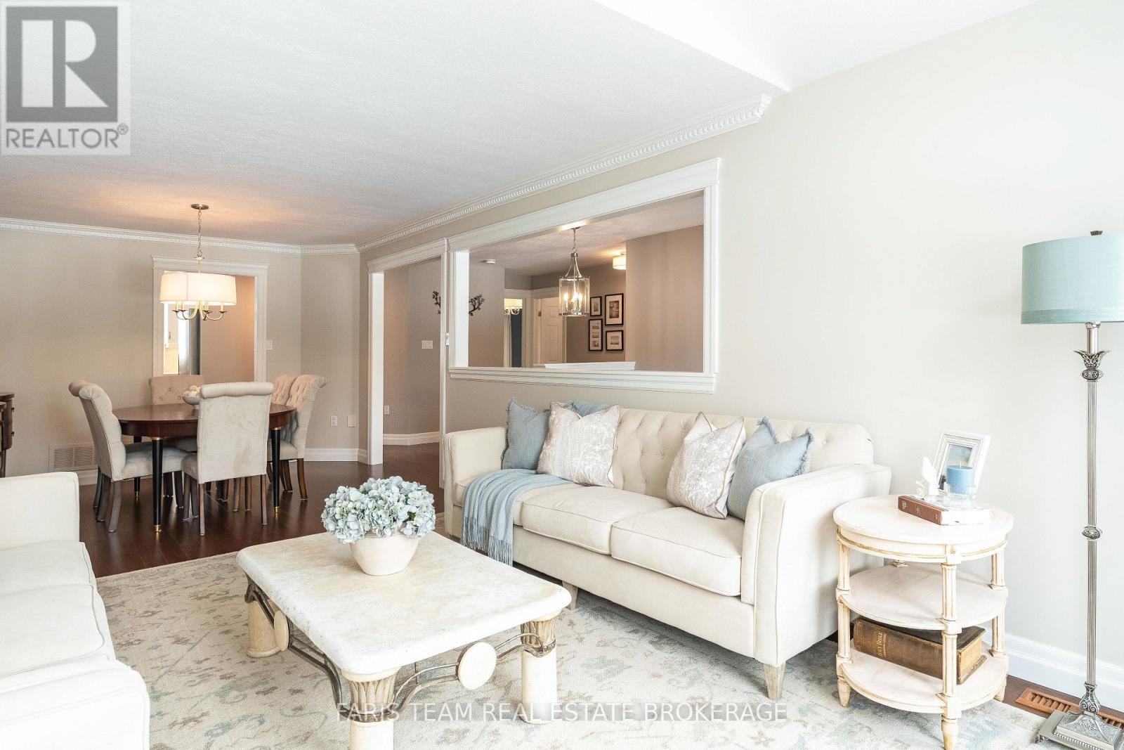 1 Pineview Drive, Oro-Medonte, Ontario  L0L 2L0 - Photo 17 - S12920064