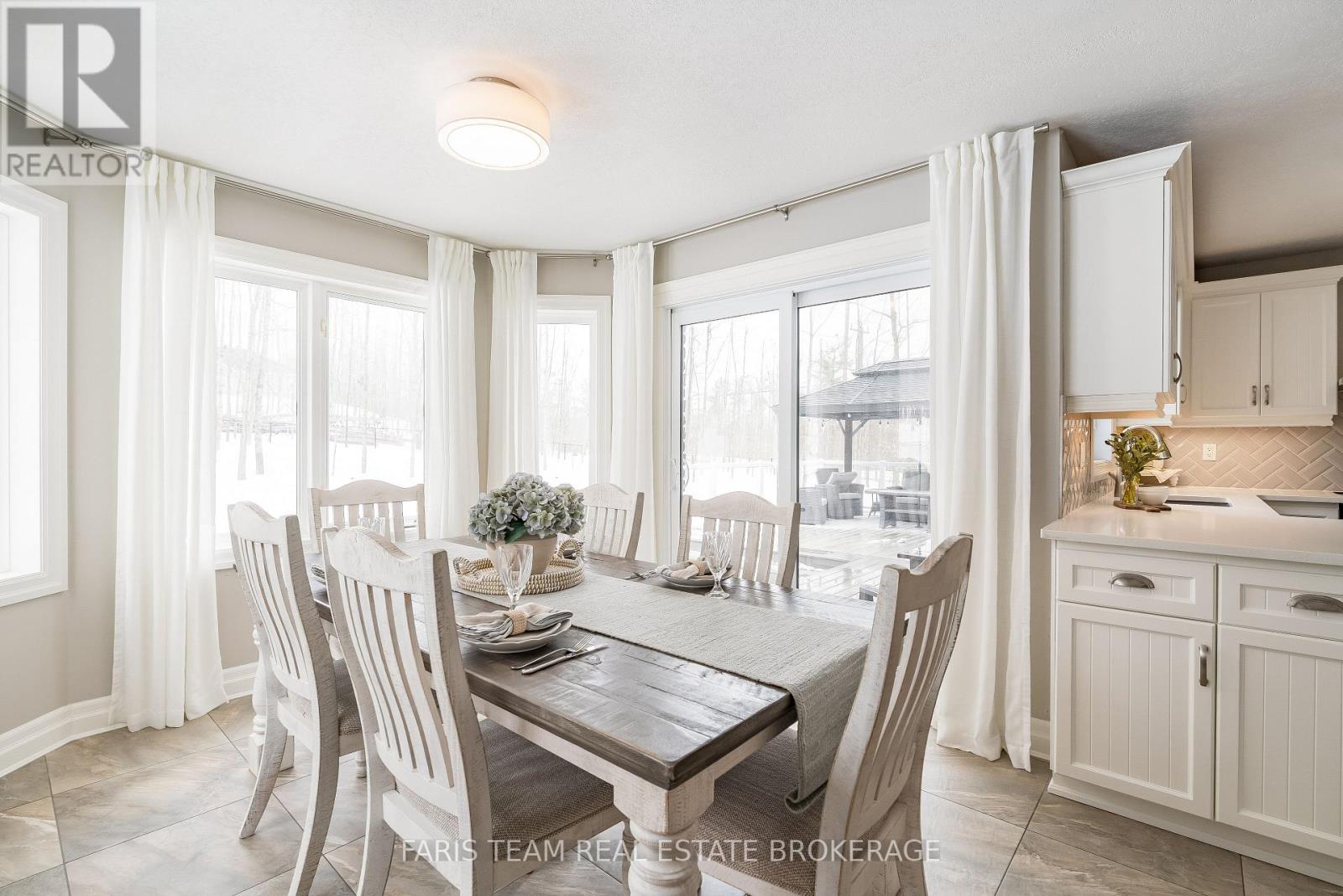 1 Pineview Drive, Oro-Medonte, Ontario  L0L 2L0 - Photo 11 - S12920064