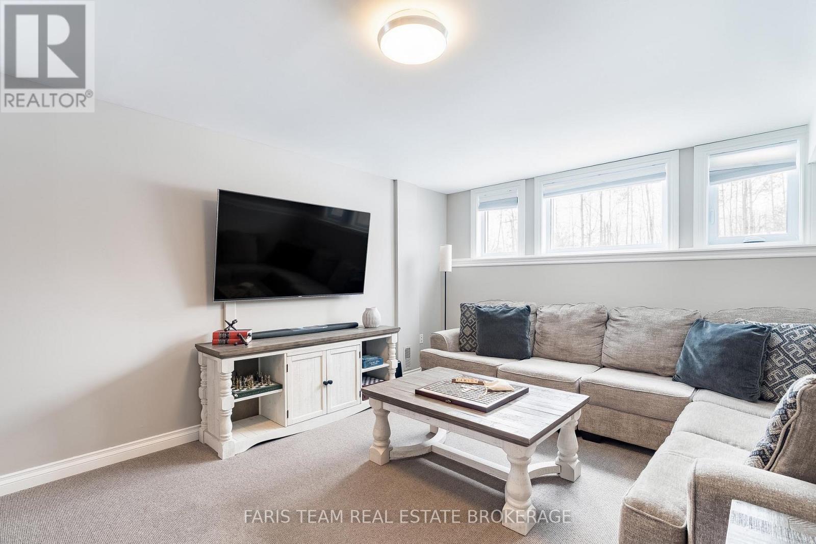 1 Pineview Drive, Oro-Medonte, Ontario  L0L 2L0 - Photo 29 - S12920064