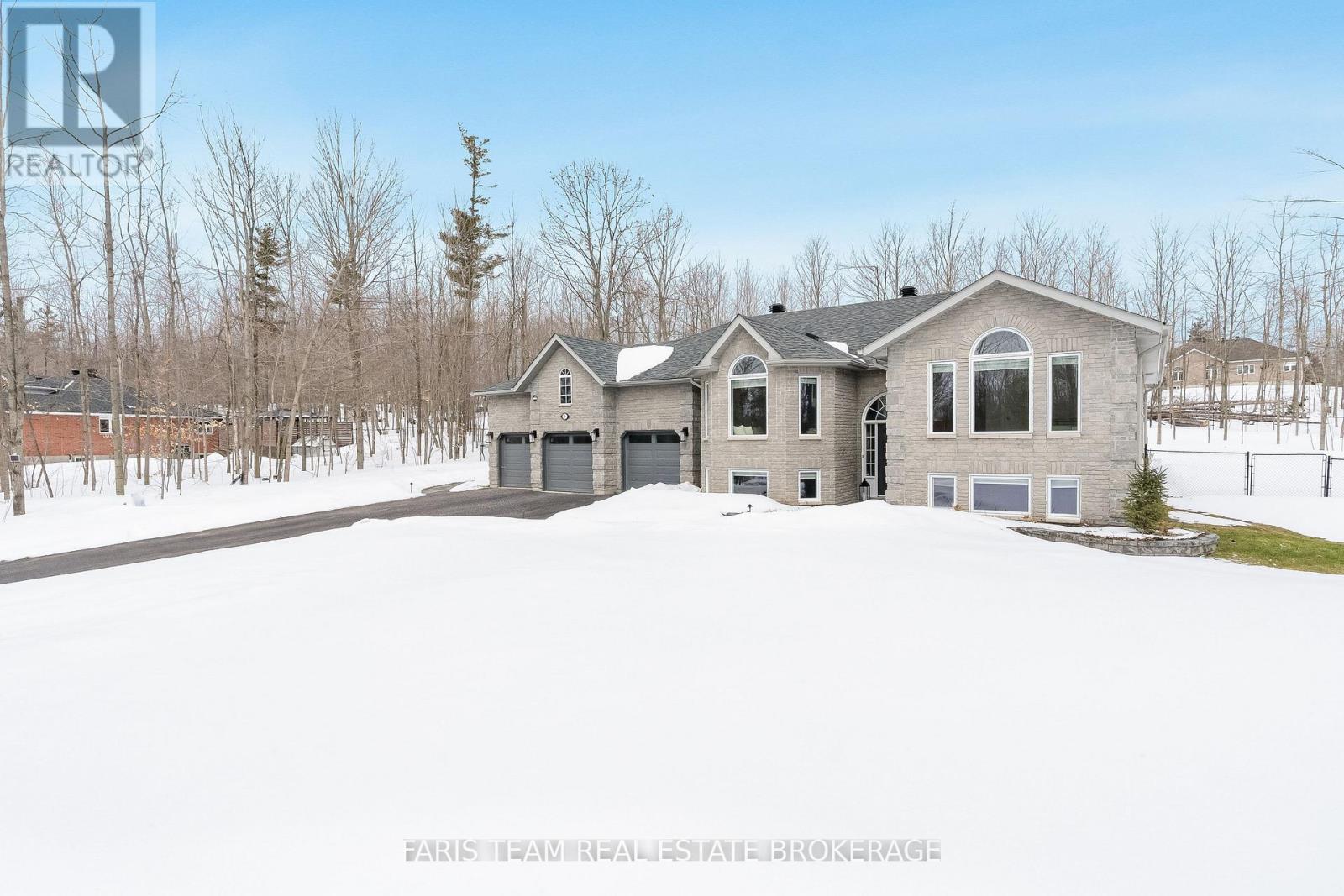 1 Pineview Drive, Oro-Medonte, Ontario  L0L 2L0 - Photo 3 - S12920064