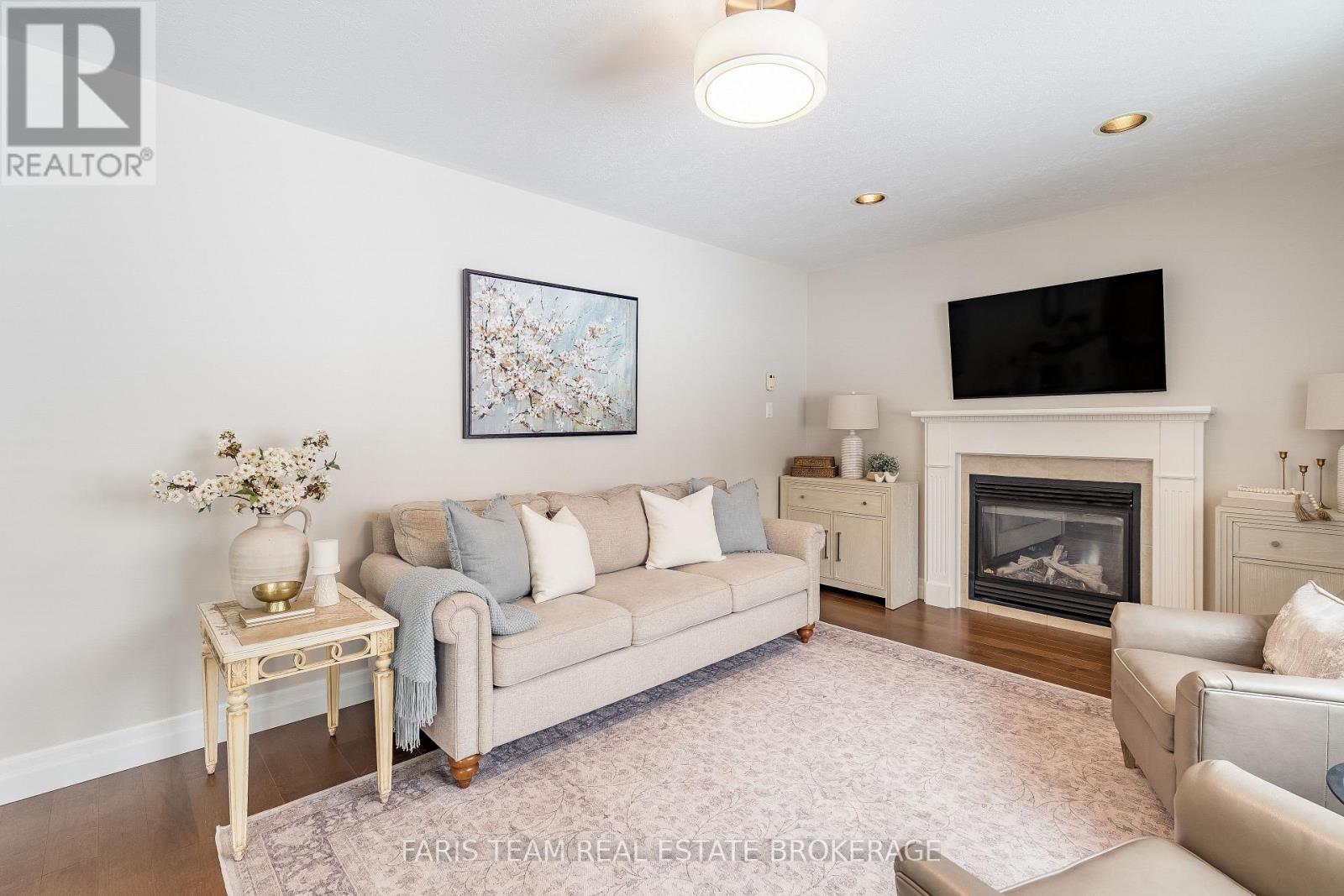 1 Pineview Drive, Oro-Medonte, Ontario  L0L 2L0 - Photo 14 - S12920064