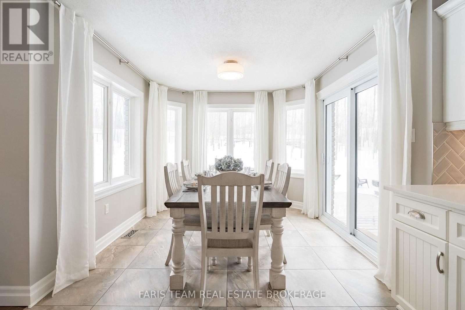 1 Pineview Drive, Oro-Medonte, Ontario  L0L 2L0 - Photo 10 - S12920064