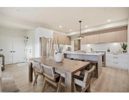 338 2635 KING GEORGE BOULEVARD, Surrey, British Columbia