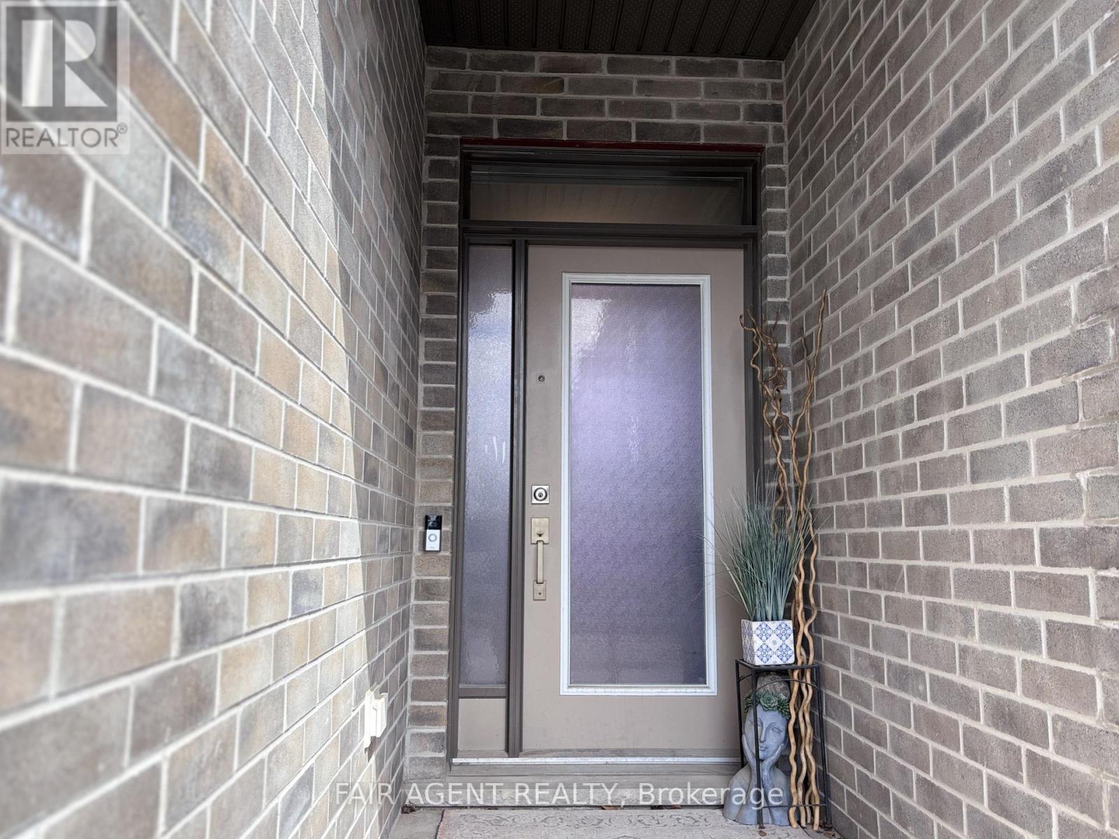 228 - 1960 Dalmagarry Road, London North, Ontario  N6G 0T8 - Photo 2 - X13013884